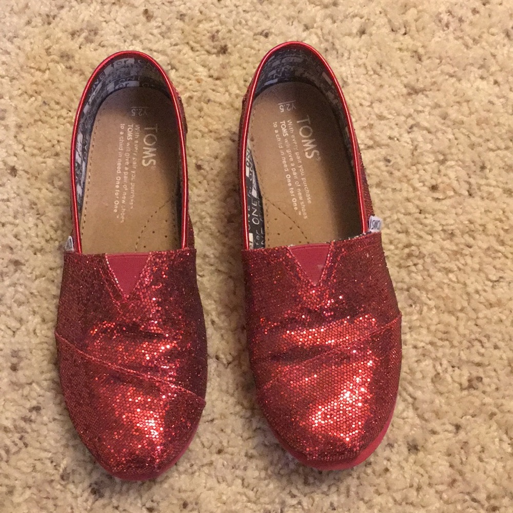 Size 2.5 ruby glitter Toms